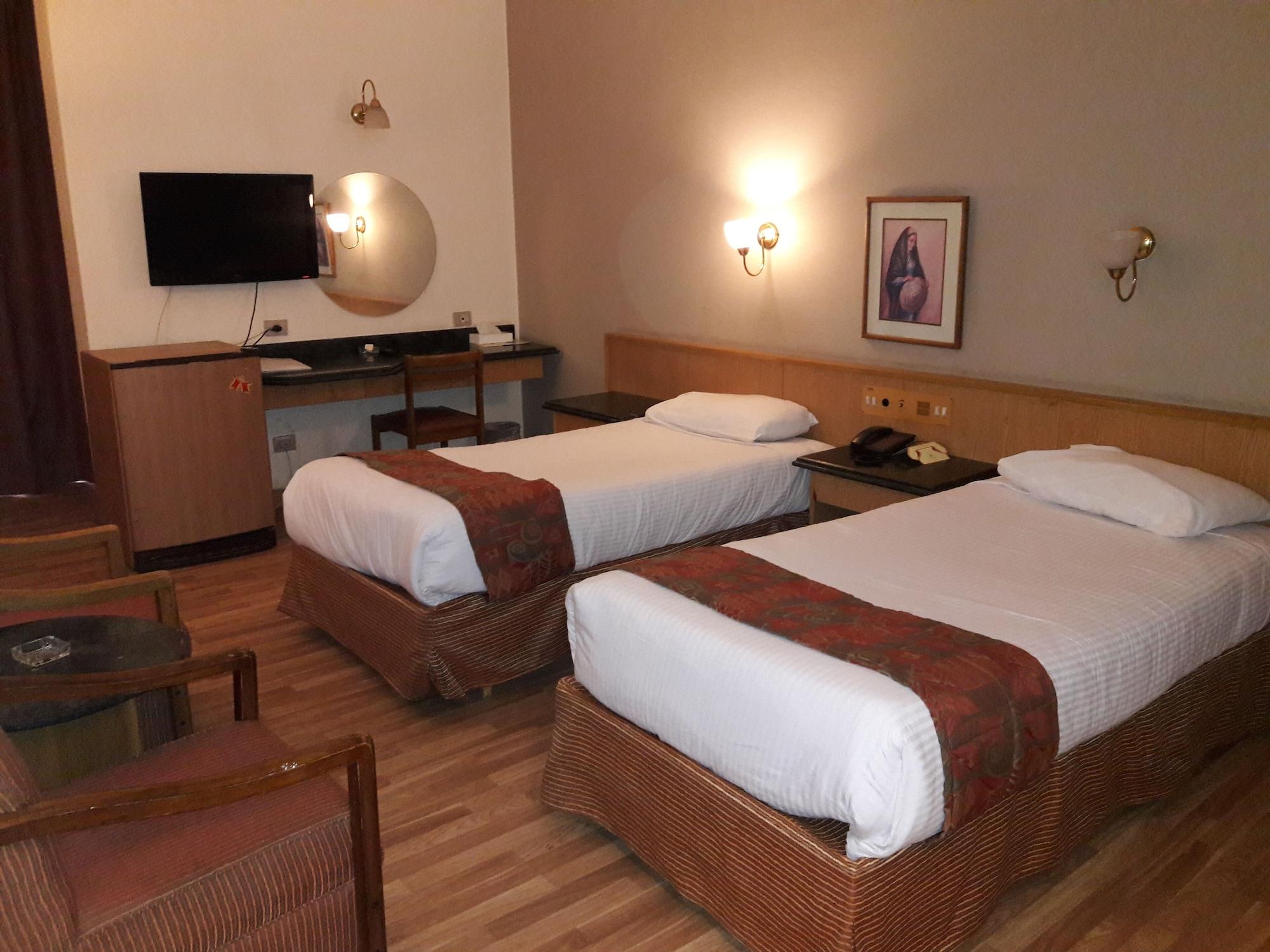 Maadi Hotel Il Il Cairo Esterno foto