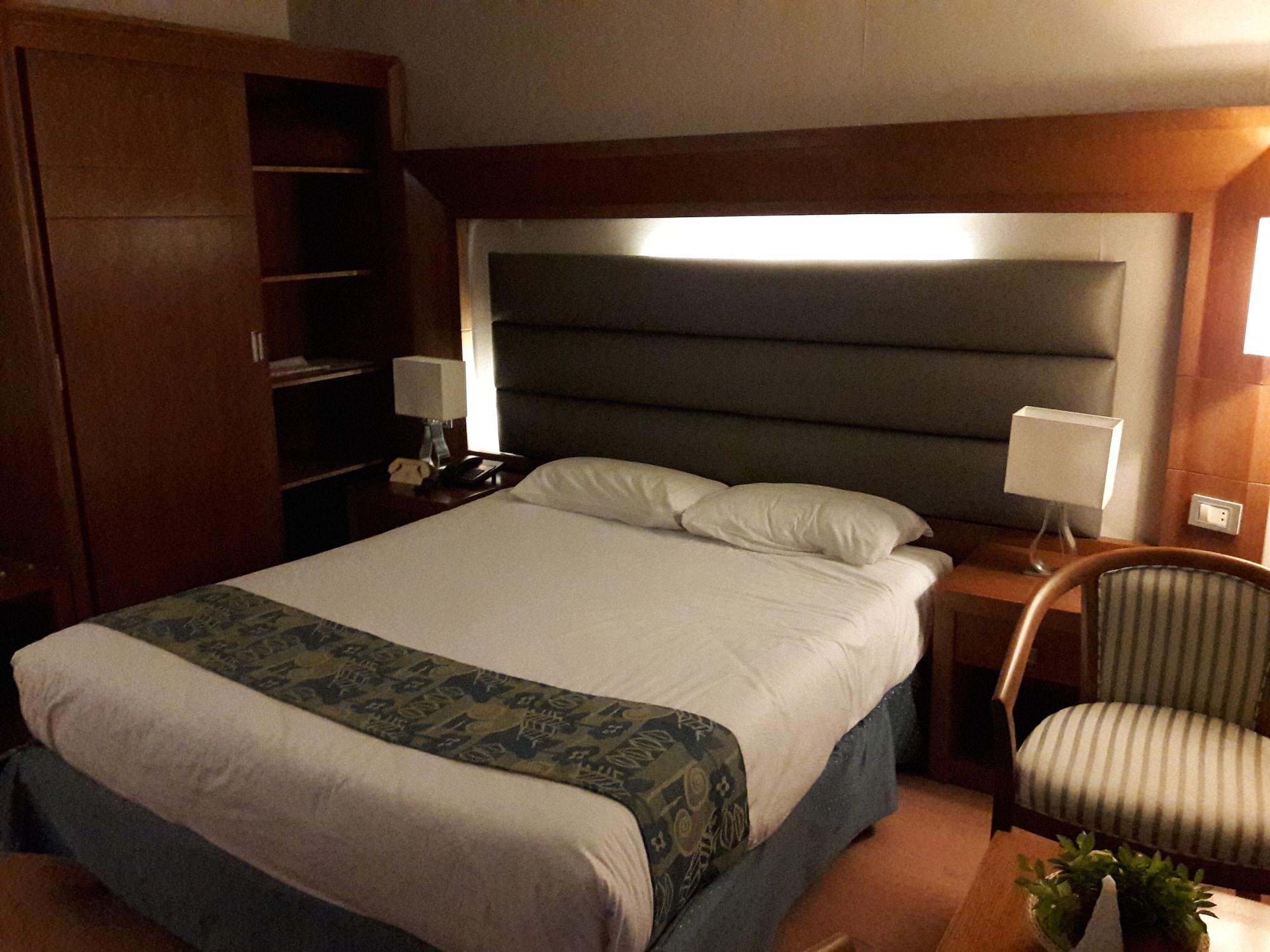 Maadi Hotel Il Il Cairo Esterno foto