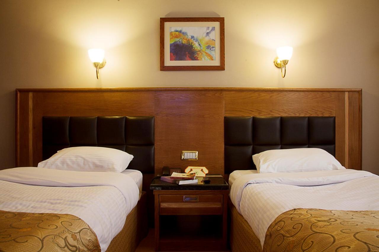 Maadi Hotel Il Il Cairo Esterno foto